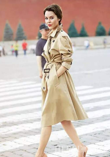 初秋穿风衣,内搭用这5样,让你做个精致美丽的女人