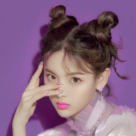 爱豆遇到荧光芭比粉，辣Lisa土味厚唇，泫雅甜美娇娃超吸睛