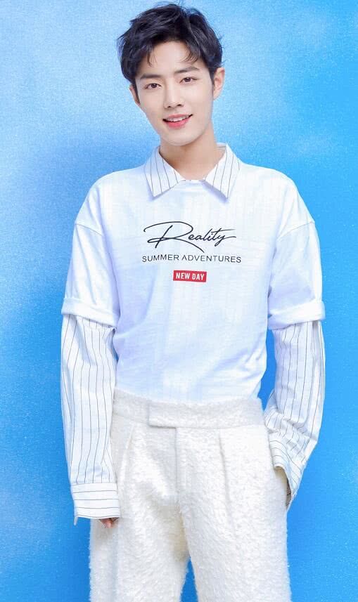 肖战拍时尚杂志，穿白色羽毛裤，大哥哥也太好看了吧