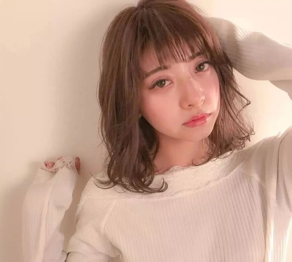 慵懒短卷发，打造属于你的“高级脸”