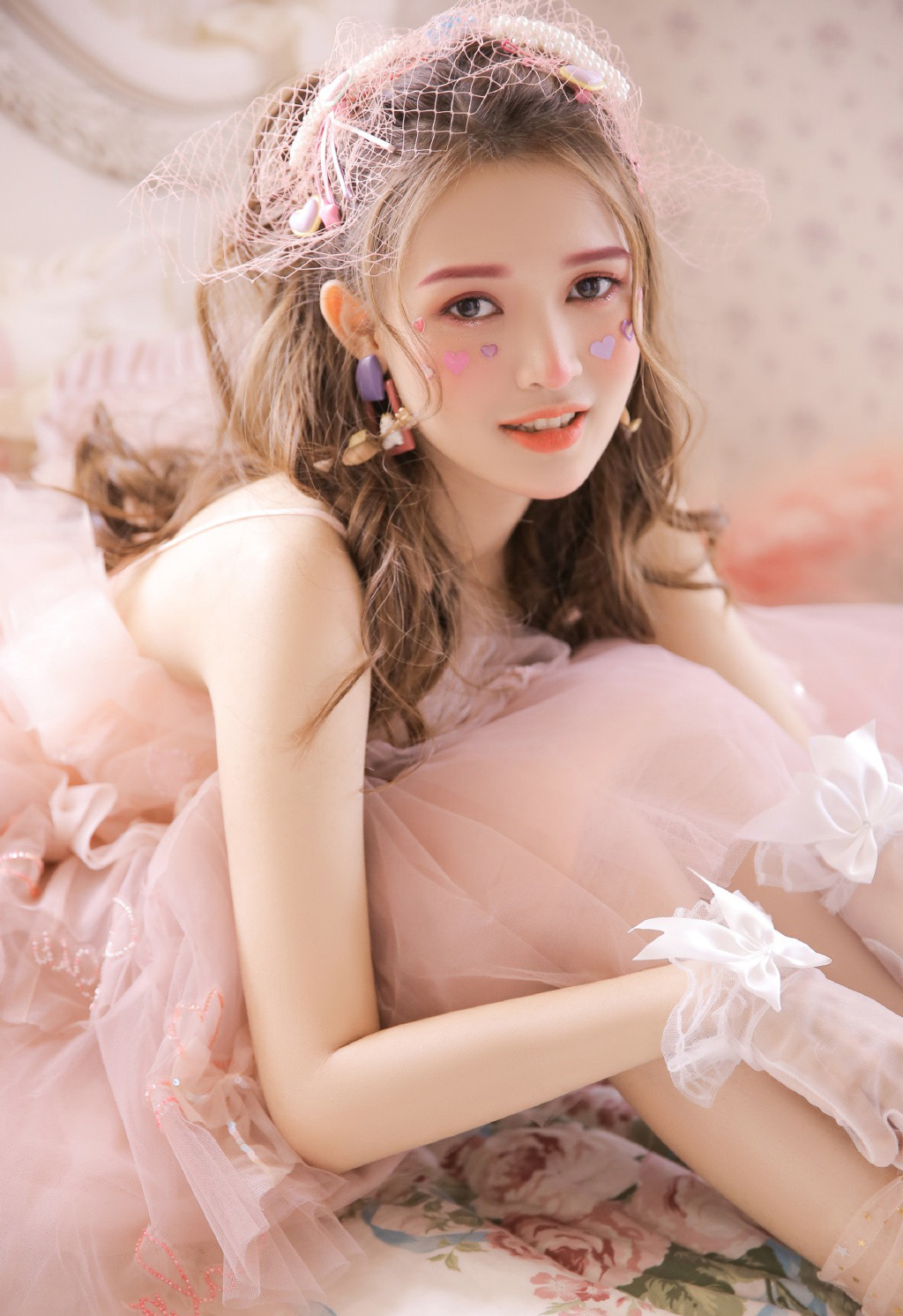 粉色蕾丝装性感美女诱惑唯美可爱风格写真图片集