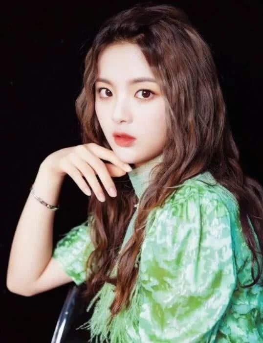 初秋流行什么发型?期中泡面头肯定会占有一个席位