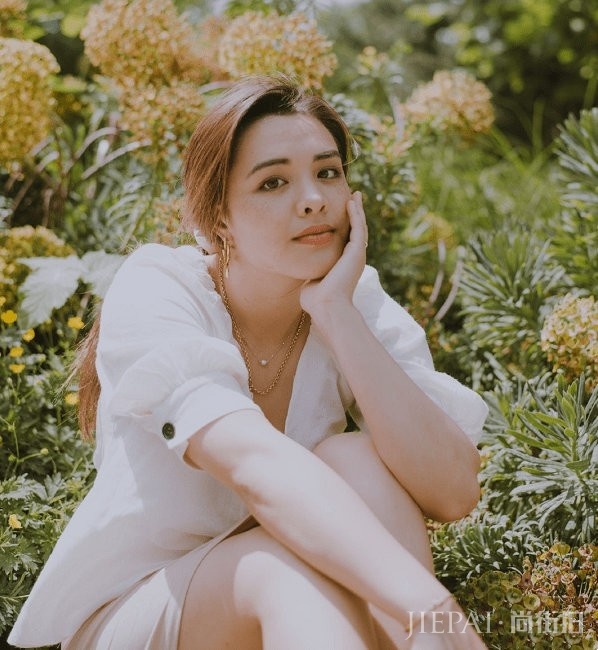 钟丽缇大女儿近照曝光，混血颜值撞脸多明星，颜值不输妈妈