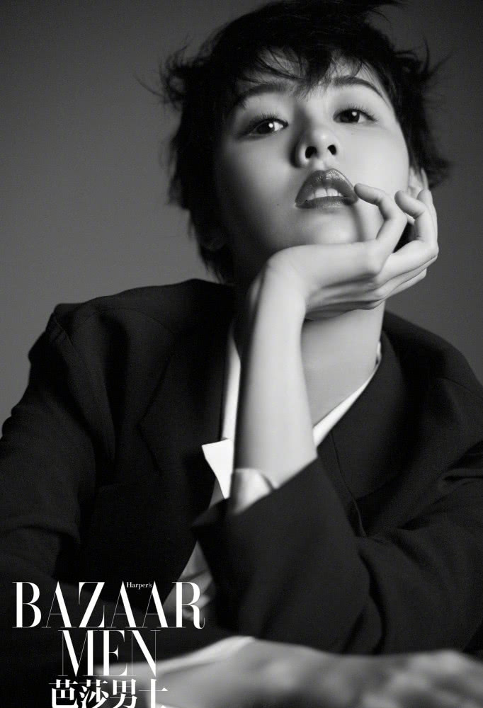 陈都灵造型现在是越来越敢穿,短发搭配西装又美又酷