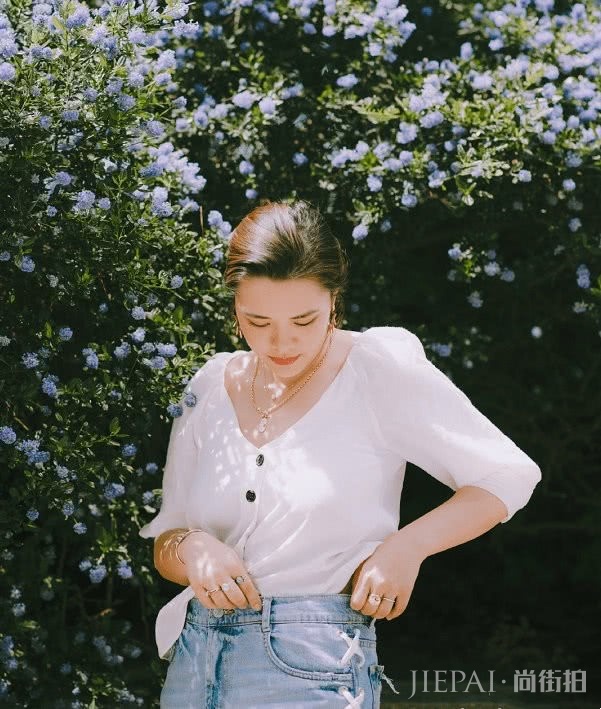 钟丽缇大女儿近照曝光，混血颜值撞脸多明星，颜值不输妈妈