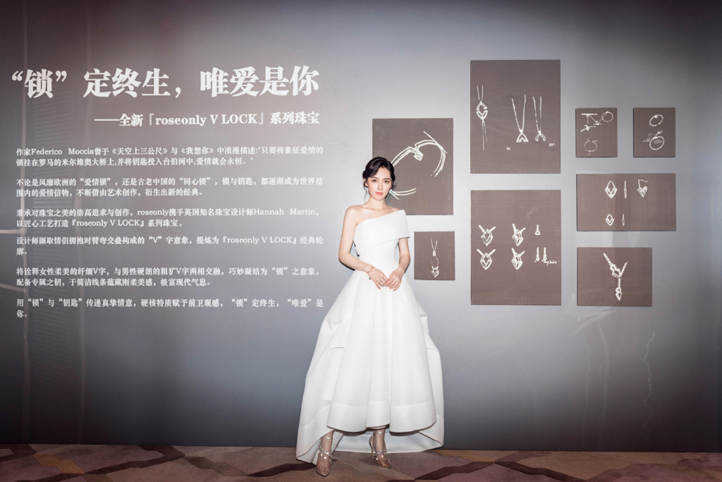 郭碧婷代言活动穿性感白色礼裙气质名媛风图片