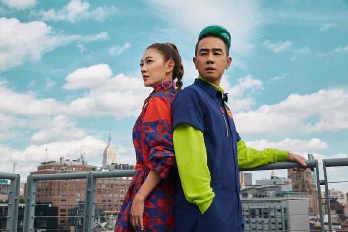 陈小春应彩儿拍时尚照片,应采儿蛇蝎辫太少女,陈小春绿发也很吸睛