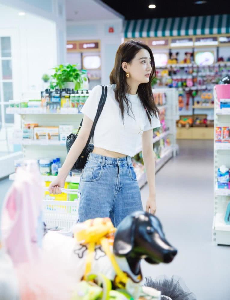 《女儿们的恋爱》约会造型,徐璐时髦,郭碧婷文艺,郑爽最随意