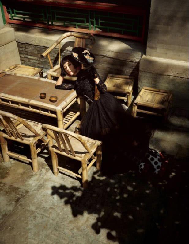 王子文驾驭摩登国风大片,穿搭尽显东方“侠义感”,玩得很高级