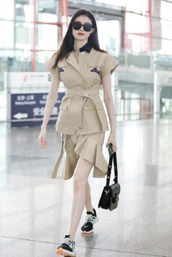 秋日明星机场街拍:孟美岐程潇穿出复古感,金高银打扮最高级