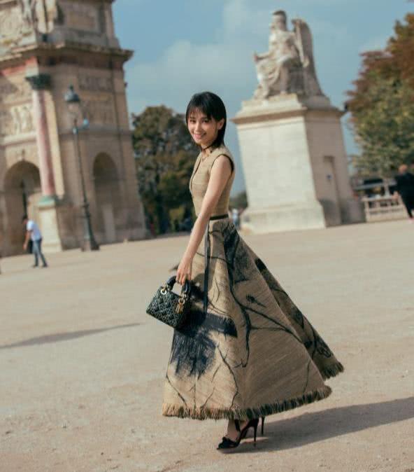 王子文驾驭摩登国风大片,穿搭尽显东方“侠义感”,玩得很高级