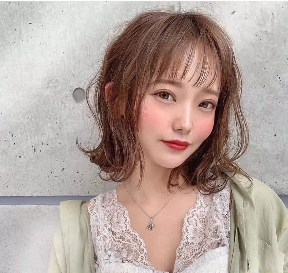 慵懒短卷发，打造属于你的“高级脸”