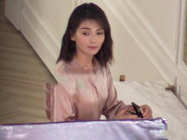 刘涛赚钱养家累垮!深夜开工困到睁不开眼,花容失色疲惫不堪