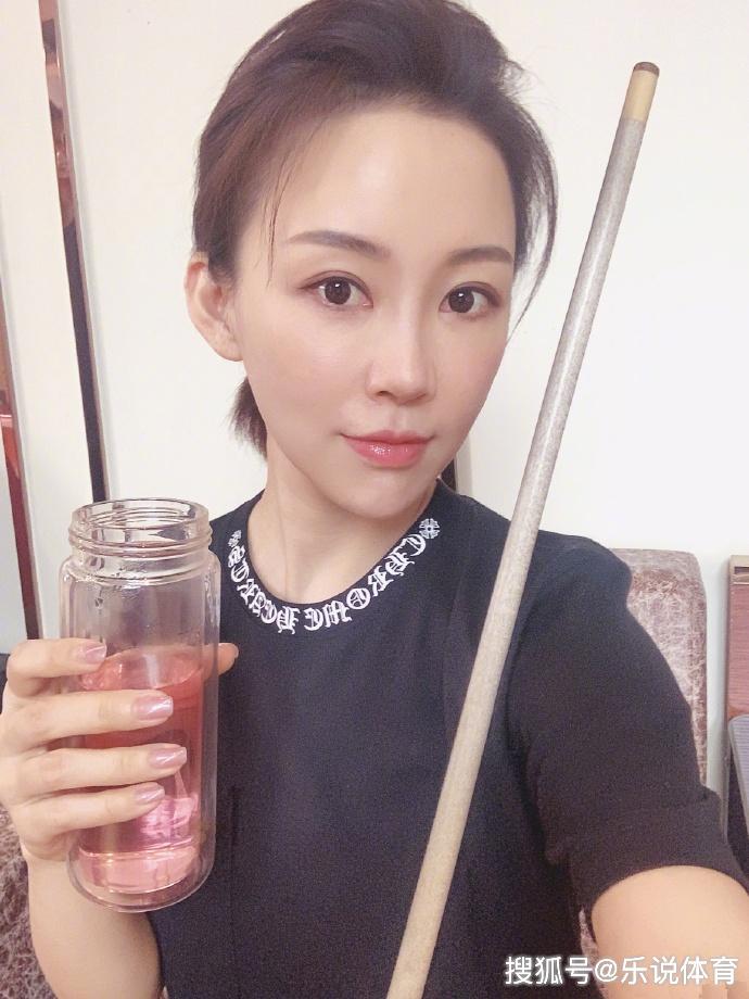 潘晓婷晒出素颜照憔悴衰老许多，身材依旧韵味十足