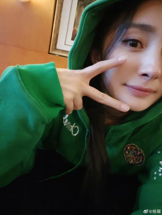 杨幂被粉丝抵制新剧进退两难,刘恺威抱小糯米现身街头甜蜜温馨