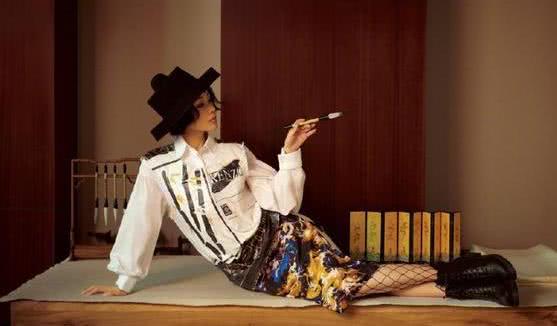 王子文驾驭摩登国风大片,穿搭尽显东方“侠义感”,玩得很高级