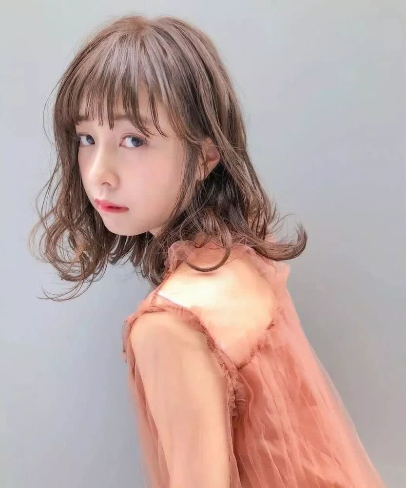 慵懒短卷发，打造属于你的“高级脸”