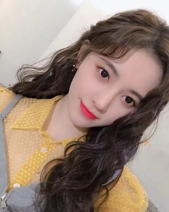 初秋流行什么发型?期中泡面头肯定会占有一个席位