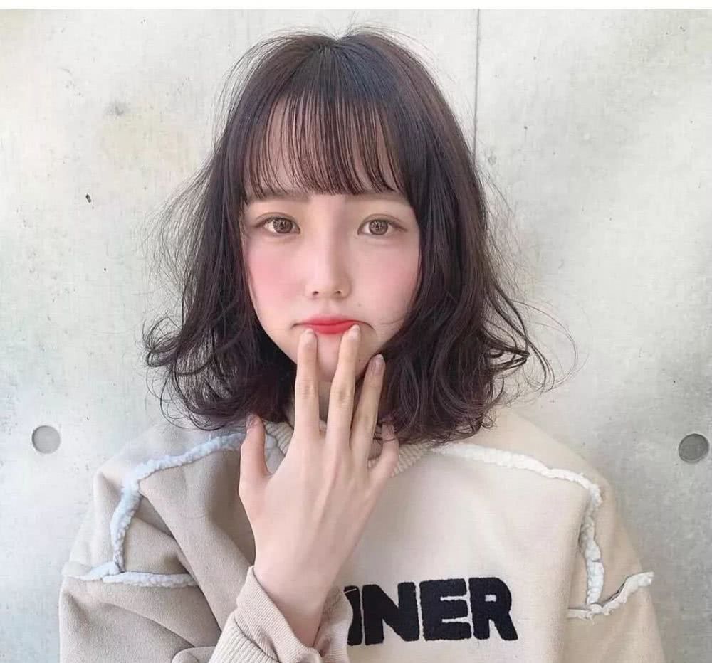 慵懒短卷发，打造属于你的“高级脸”