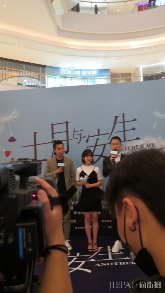 沈月活动生图曝光路人为她发声,本人超瘦超好看腿一点也不粗