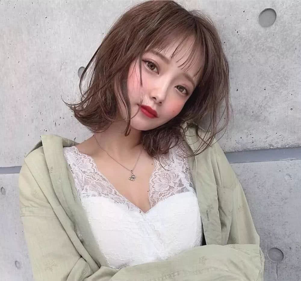 慵懒短卷发，打造属于你的“高级脸”