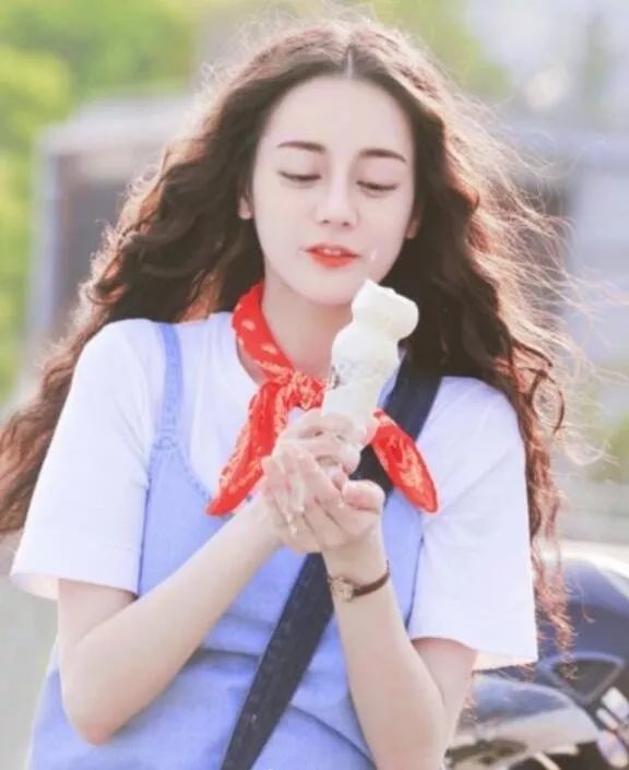 初秋流行什么发型?期中泡面头肯定会占有一个席位