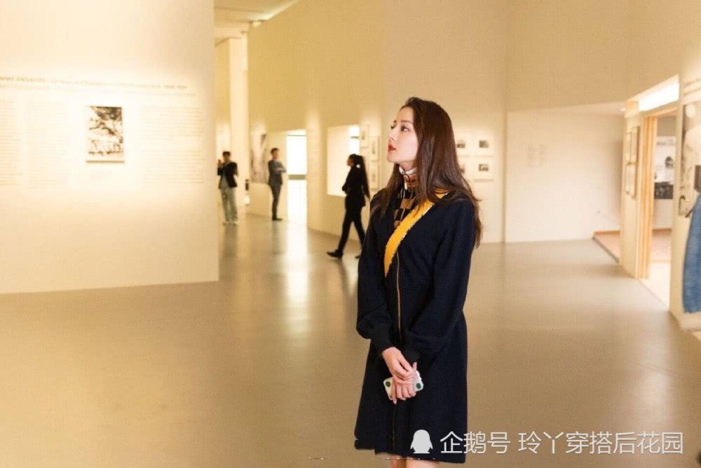 迪丽热巴穿LV现身,美的真是太不低调