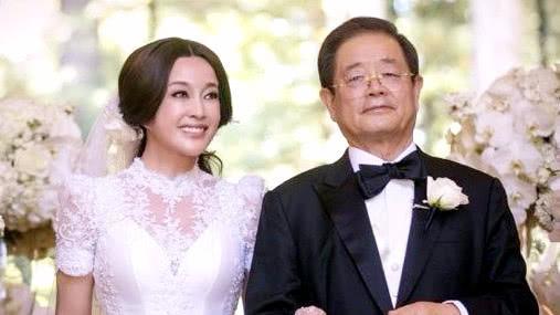 出道40年拿过5个影后，四婚嫁入豪门，如今63岁被宠成公主！