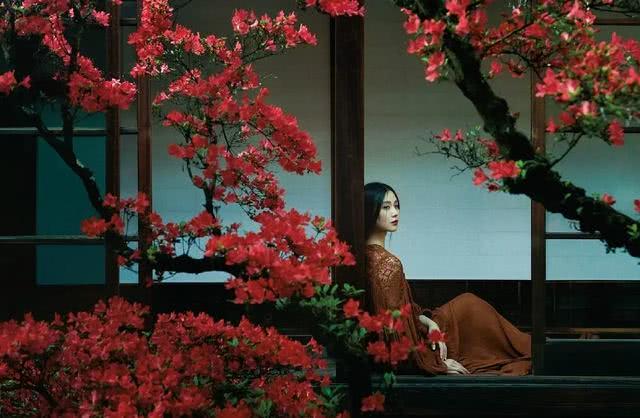 刘诗诗产后首现身,古风侧颜美极了,素颜女神不是吹的