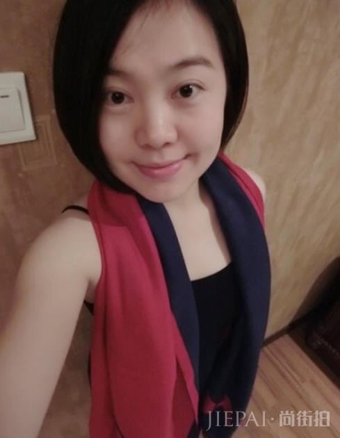 与潘长江搭档走红，和大10岁老公恩爱多年，继女和儿子关系密切