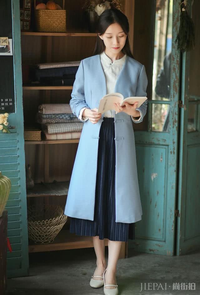 秋天大衣搭配这3种单品,优雅又大气