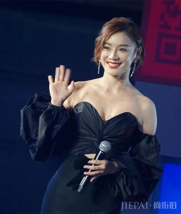 曾因长相漂亮,被老师力劝做演员,现今却因长相完美而不温不火