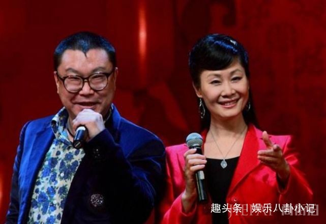 50岁歌手尹相杰近况,小20岁女友早已离去,今靠街头卖唱为生