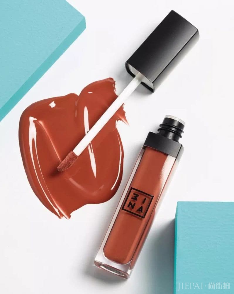 豆沙色、梅子色都靠边,今年最火的口红色是它