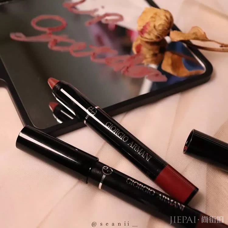 豆沙色、梅子色都靠边,今年最火的口红色是它