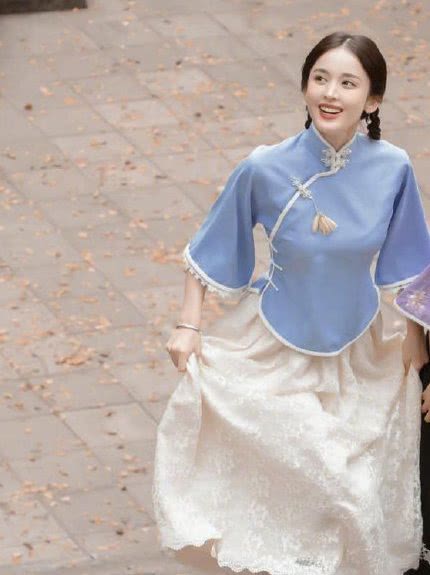 31岁阚清子撞上27岁娜扎,民国风少妇装与少女装大PK,到底谁赢了?