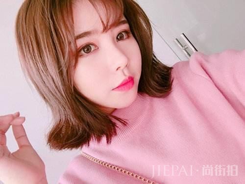 网红发和娄艺潇的合照,一个小动作,被网友嘲讽:这操作很绿茶