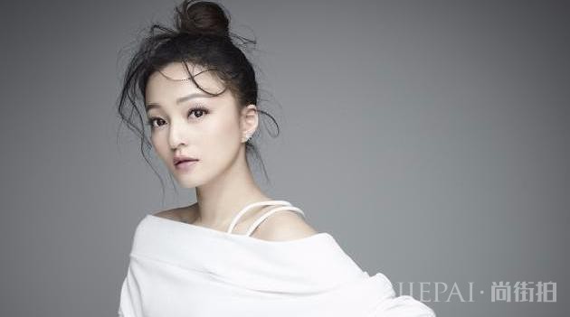 她是歌坛铁娘子，偶像剧女王，被亲妈诬陷吸毒，沉寂11年自信回归