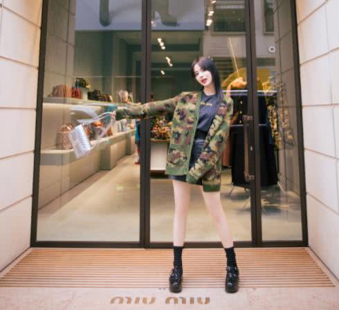 杨超越巴黎惊艳成最大黑马!巫女装生图秒杀baby大翻盘