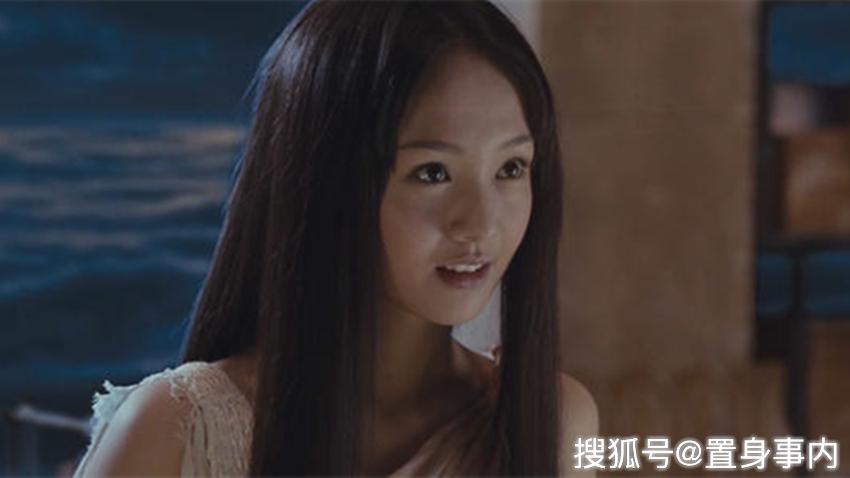 郑爽模样大变疑似整容,撞脸于小彤被嘲像网红,还是当年的她看好