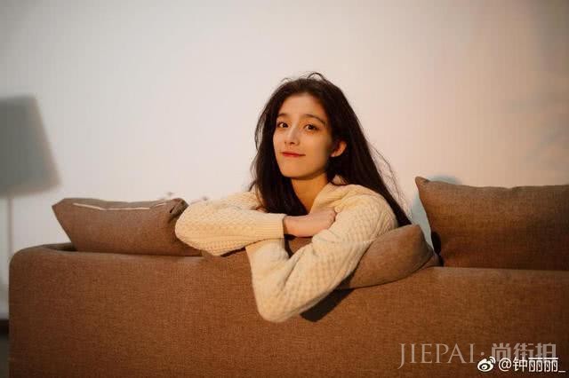 小欢喜的“鲶鱼精”王一笛，真人更讨喜，高鼻梁颜值衣品都好高