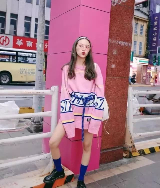 相信我,2019毛衣这样穿,让你洋气炸了!