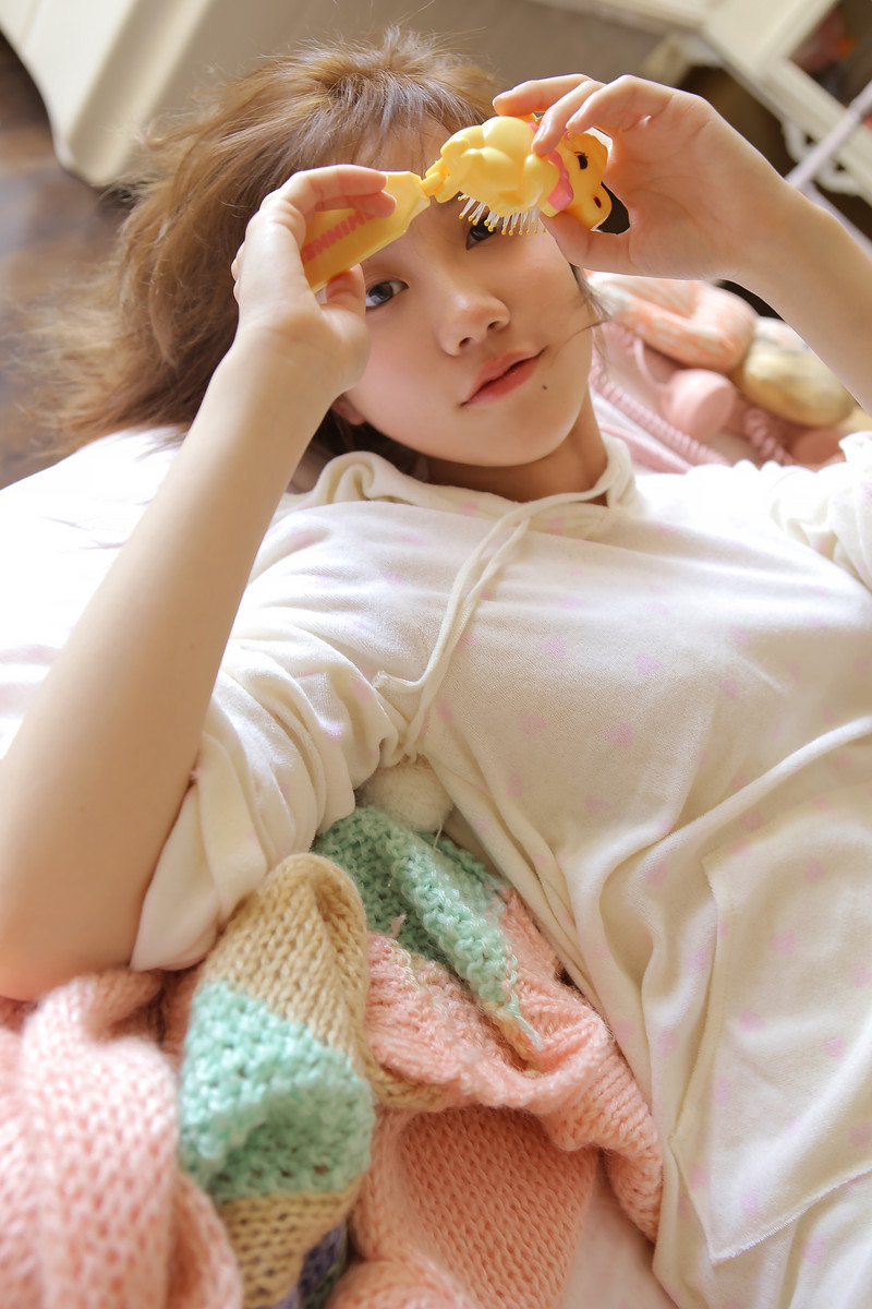 丰满美女火辣身材性感喷血写真图片