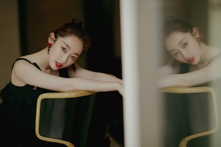 丸子头显瘦显年轻，编法简单易上手，刘亦菲蒋欣都扎上了