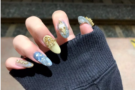 奢华日式美甲流行款式图片,精致华丽让你爱不释手