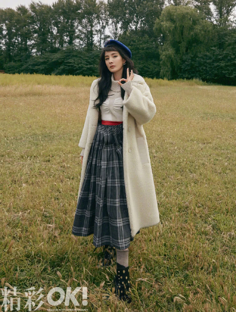 杨幂登时尚杂志挑战复古风造型,时尚女王果然名不虚传