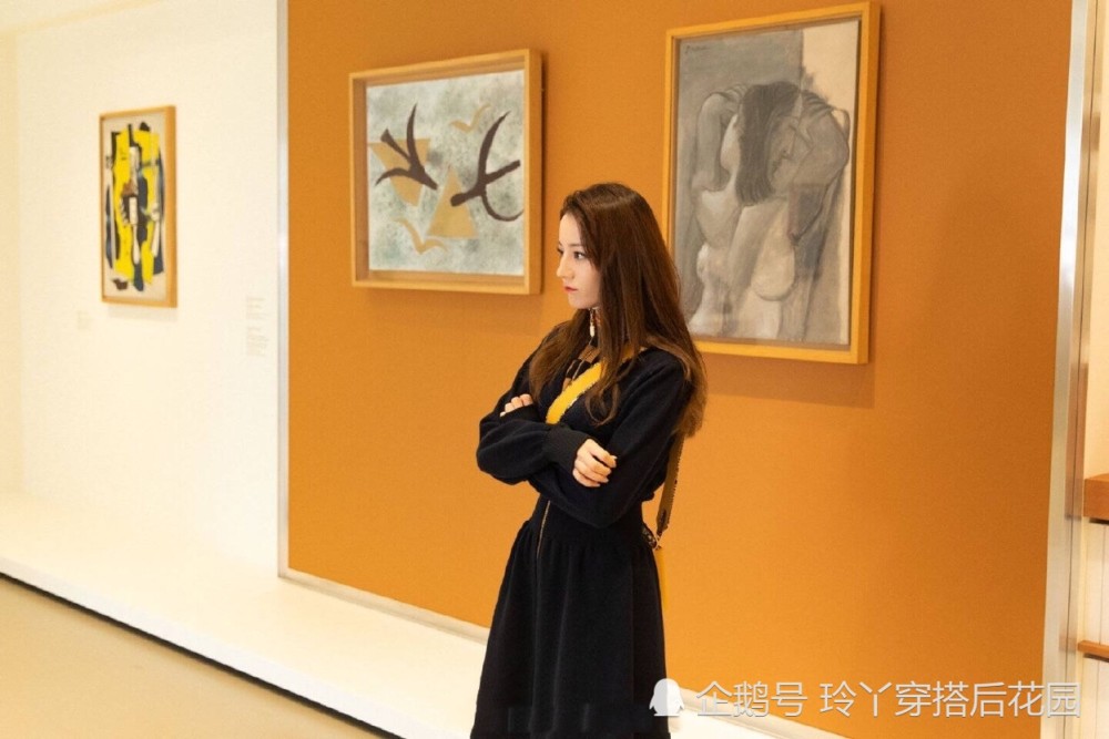 迪丽热巴穿LV现身,美的真是太不低调