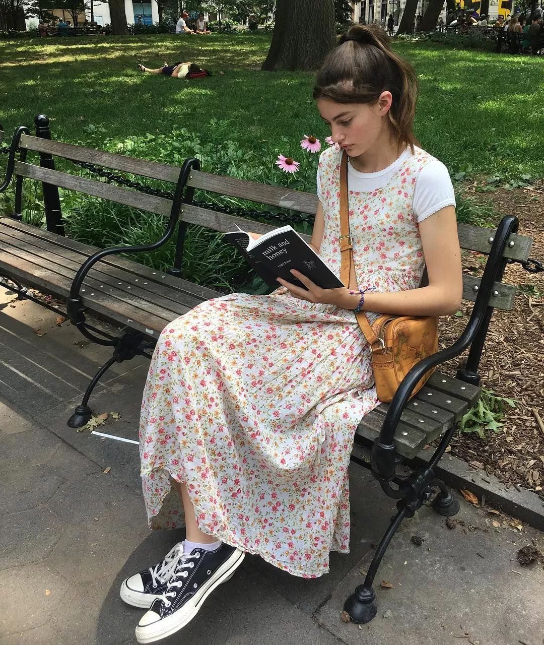 高跟鞋再也不是必需品!平底鞋+裙子才是秋季最美的搭配!