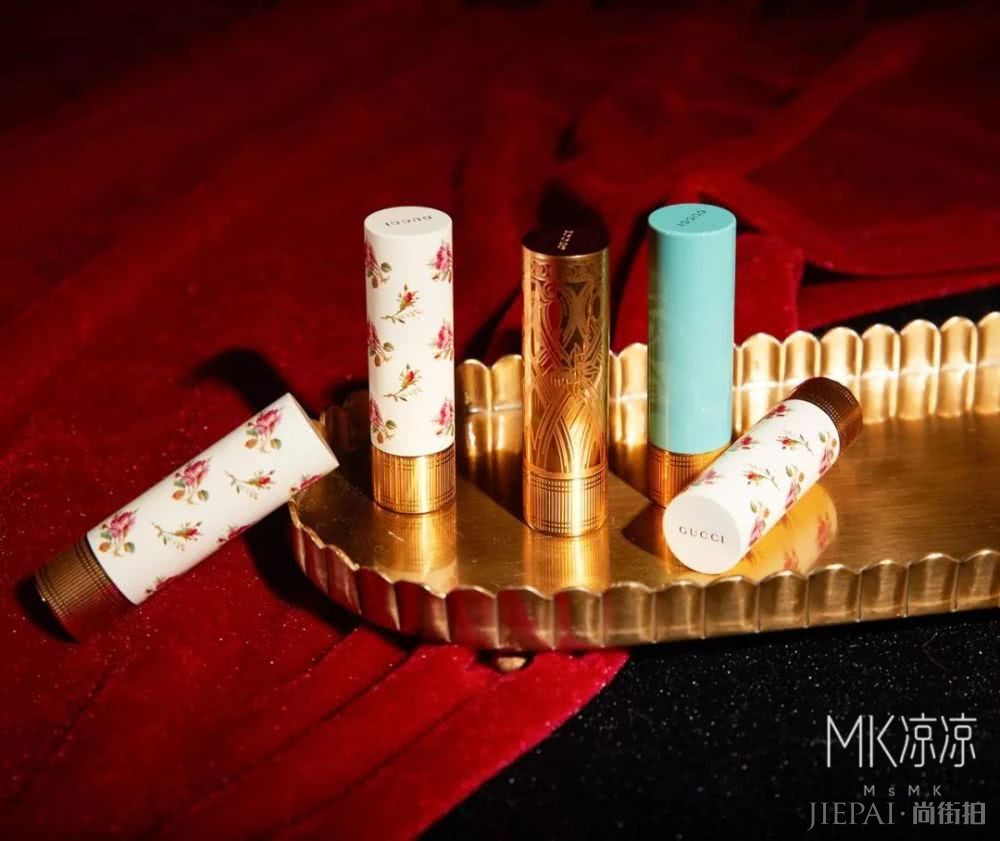 豆沙色、梅子色都靠边,今年最火的口红色是它