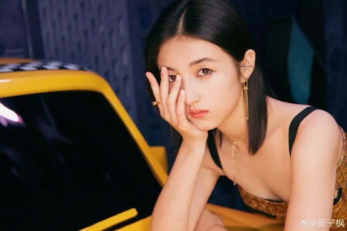 神反转,本以为张子枫是乖乖女,没想到还有另一副孔超A面孔